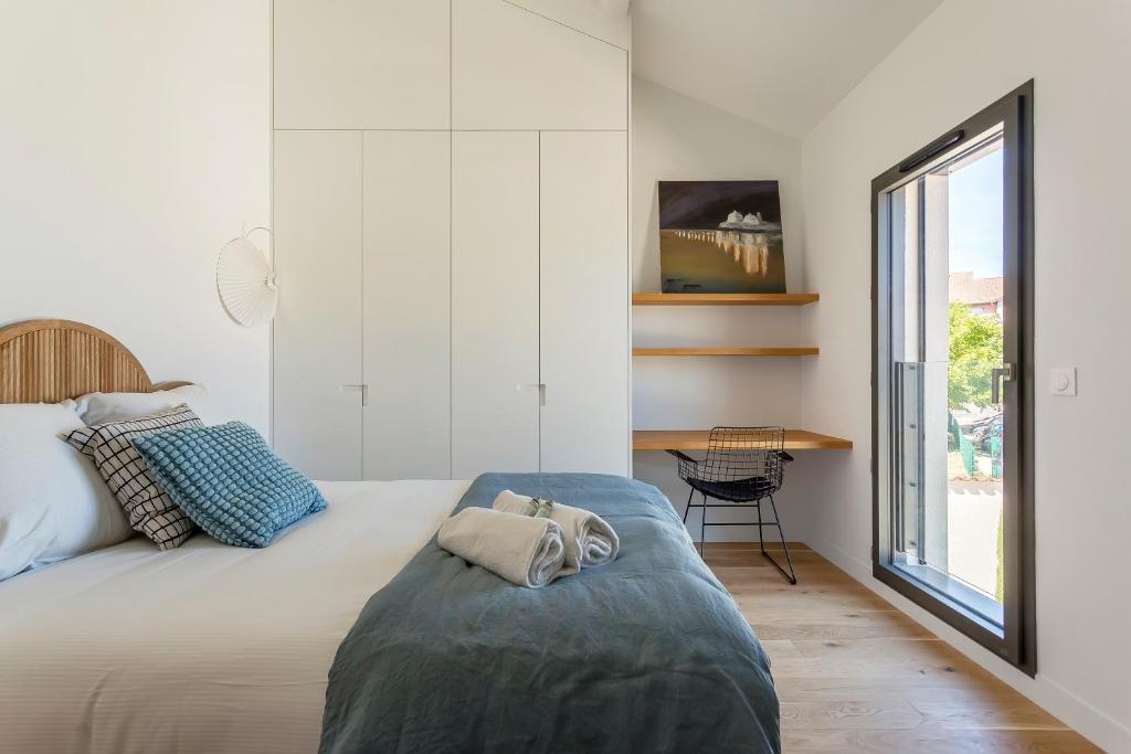 Apartment with large terrace elegant cozy haven - 4