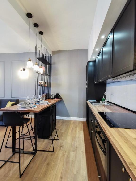 ChicLife - FLORENTIN Downtown Design Apt - 4