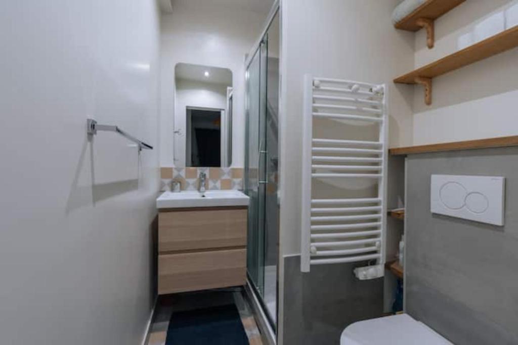 Luminous Parisian-style 1BD ApartmentBelleville - 4