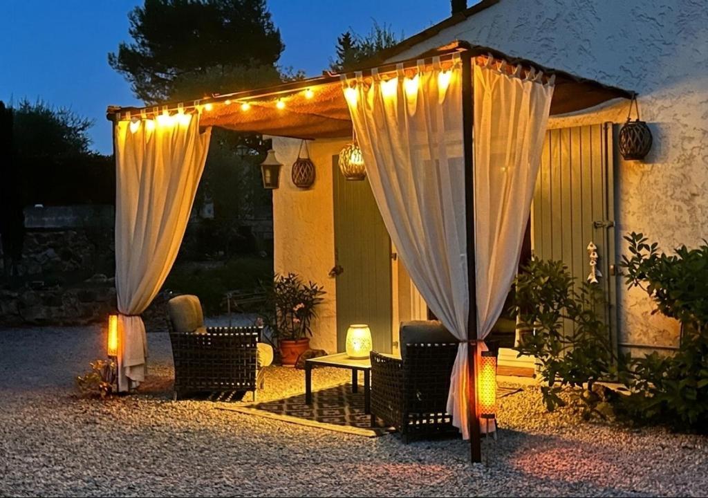 Villa Les Lucioles - Chambre indépendante - Piscine privative - Petit déjeuner - Parking - 3