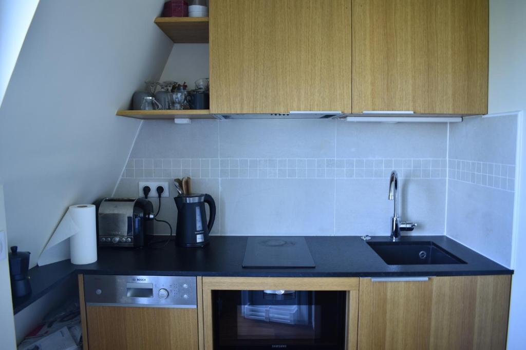 Fully Renovated Bright Studio With High View - 2
