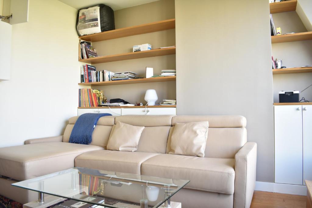 Fully Renovated Bright Studio With High View - 3
