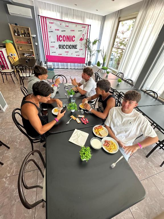 Hotel Montebello-Iconic Brunch 10-13, Apericena all you can eat 19-21, Opera, Samsara e Beach Village -Young ALL Inclusive - over 16 - 5