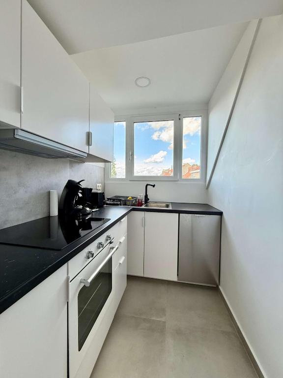 Romantic City-View Hideaway for 4 in Boulogne - 2