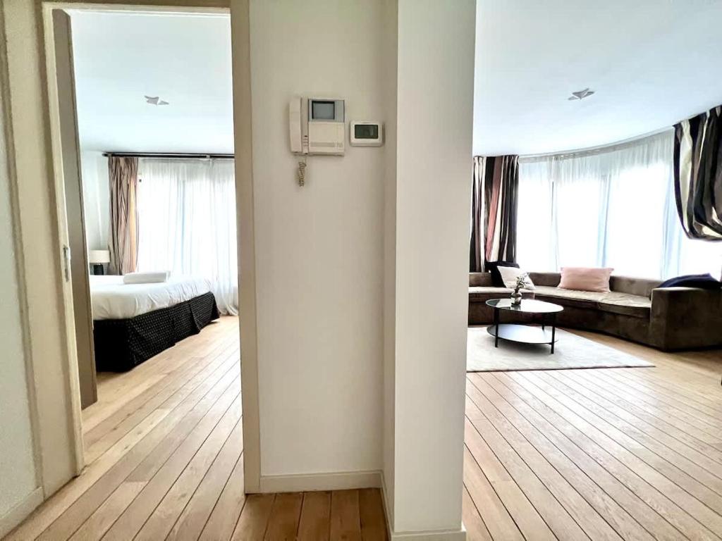 Modern Apartment for 4 Near train station - 5