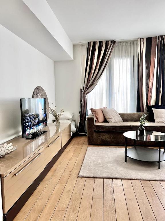 Modern Apartment for 4 Near train station - 4