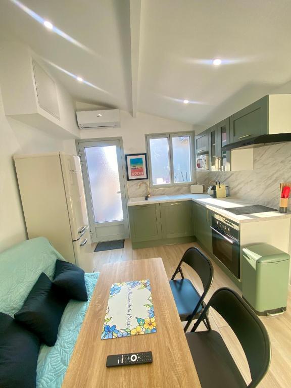 Plage et centre ville à pied, la maison de la Pinède et la Pinasse sont climatisées avec ménage, draps et serviettes inclus - 3