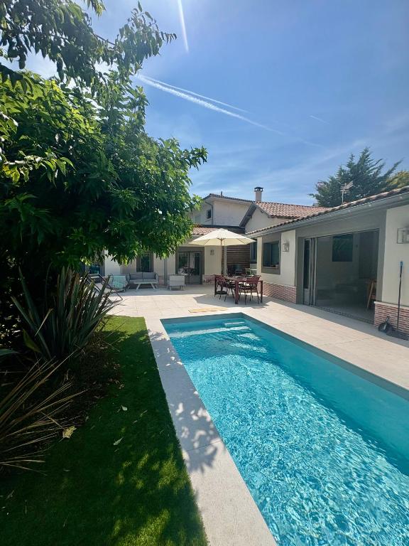 VillaNeuve 4 people full center pool parking Wi-Fi - 2