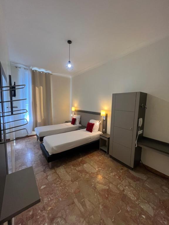 Chambre meublée - 5