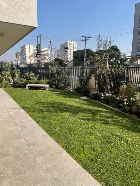 Moderno Depto con Estacionamiento Cerca Metro, Wifi & Gym - 2