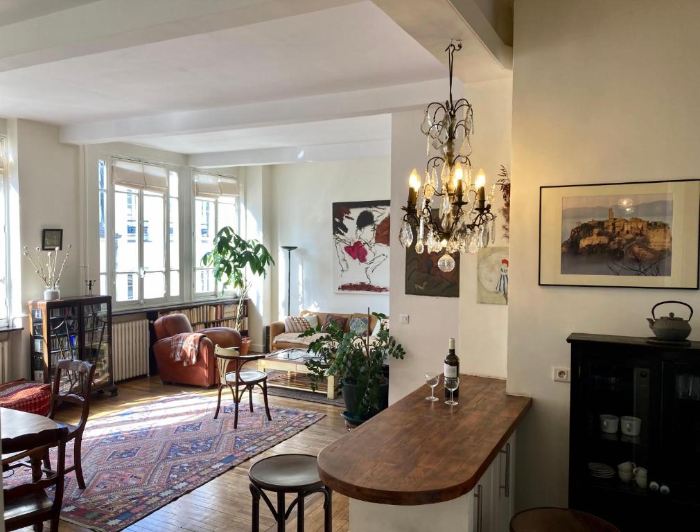 Paris, Le Marais, Vaste séjour rue de Bretagne - 1