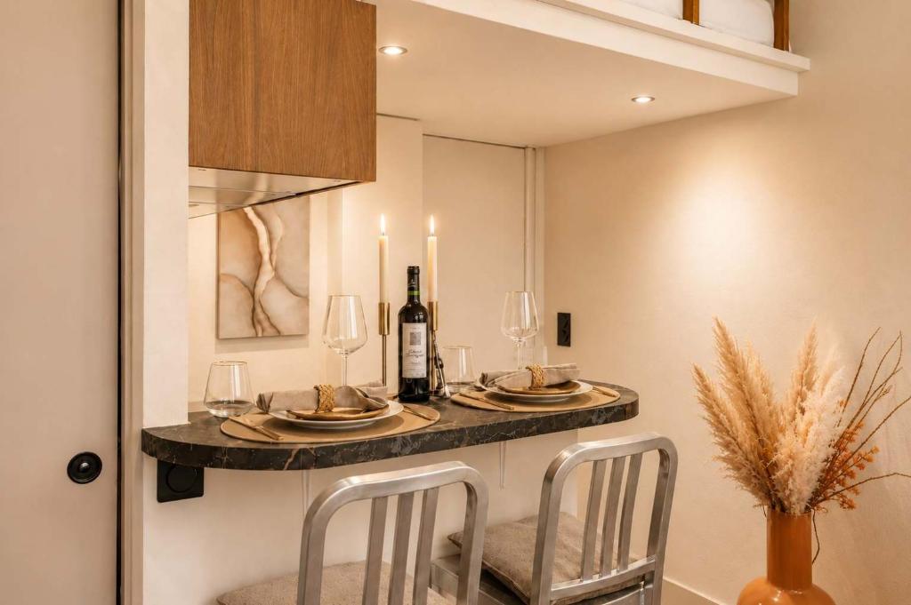 Renovated studio with mezzanine in Le Marais - 5
