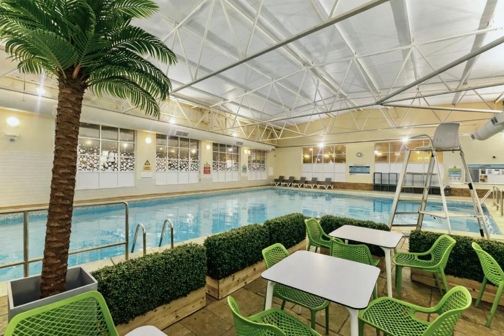 Family Haven with Hot Tub, Ilfracombe photo 4