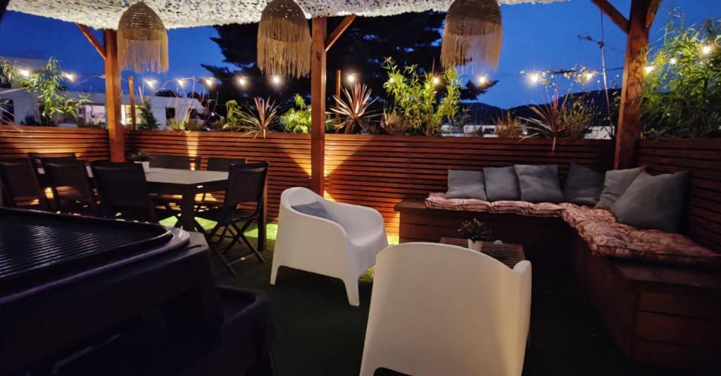 Chez Clement - Haut de villa - climatisé avec terrasse pour 6 - 2