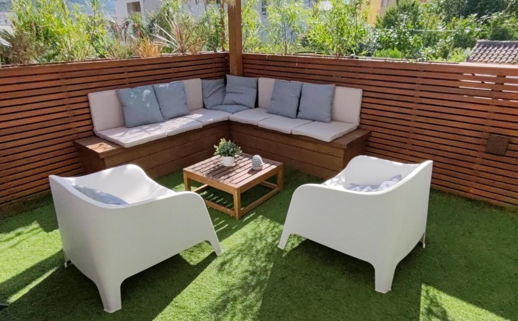 Chez Clement - Haut de villa - climatisé avec terrasse pour 6 - 3