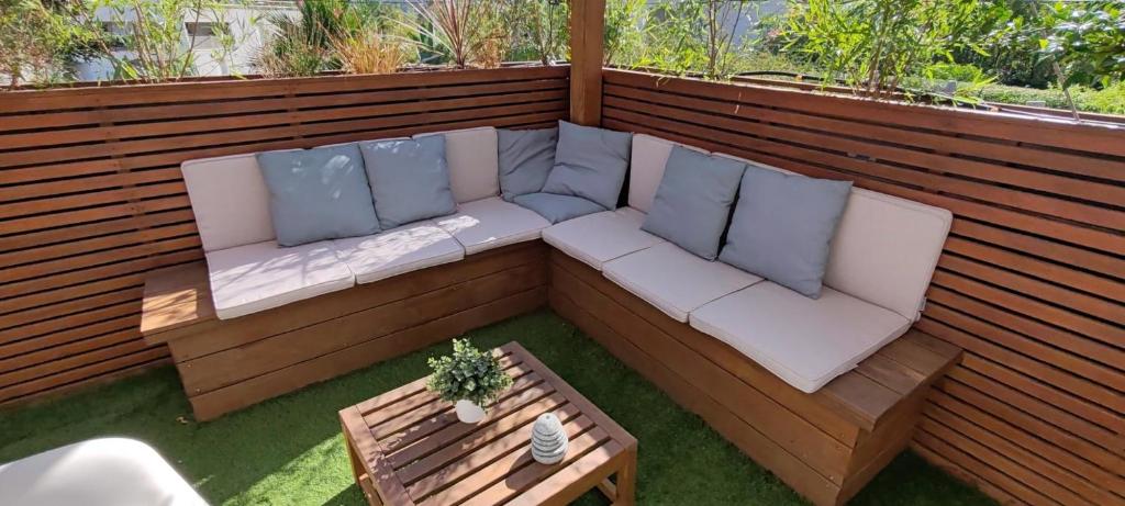 Chez Clement - Haut de villa - climatisé avec terrasse pour 6 - 4