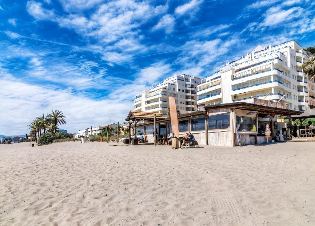 Fabulous first line beach apartment - 2