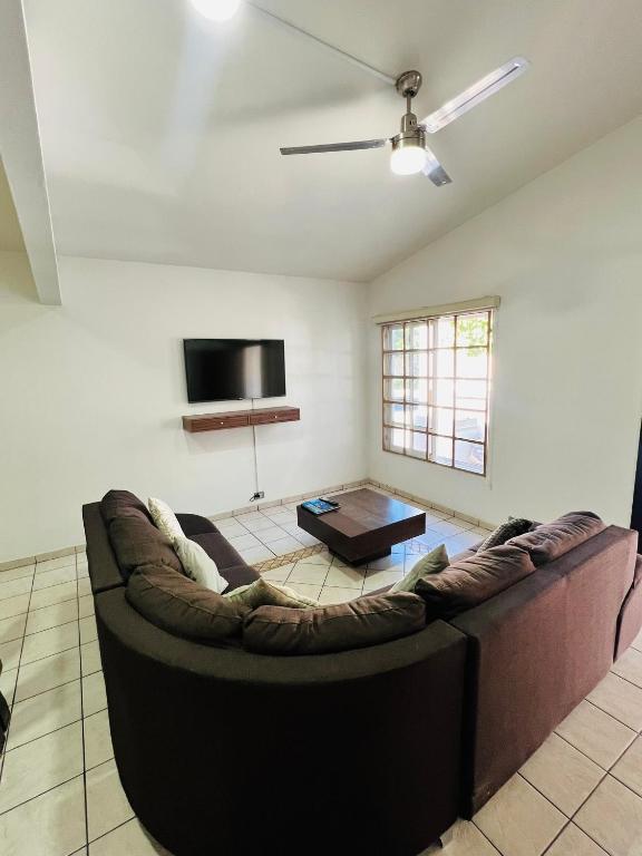 3 Bedrooms Home. Walking distance to the Malecon. - 3