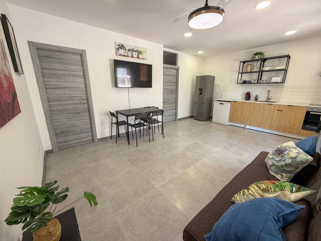 Hidden gem! 1 bedroom flat, mins walk to La Cala - 3