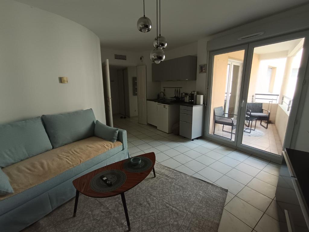 1 Bedroom Air-Conditioned Apartment Beach Wi-Fi - 1