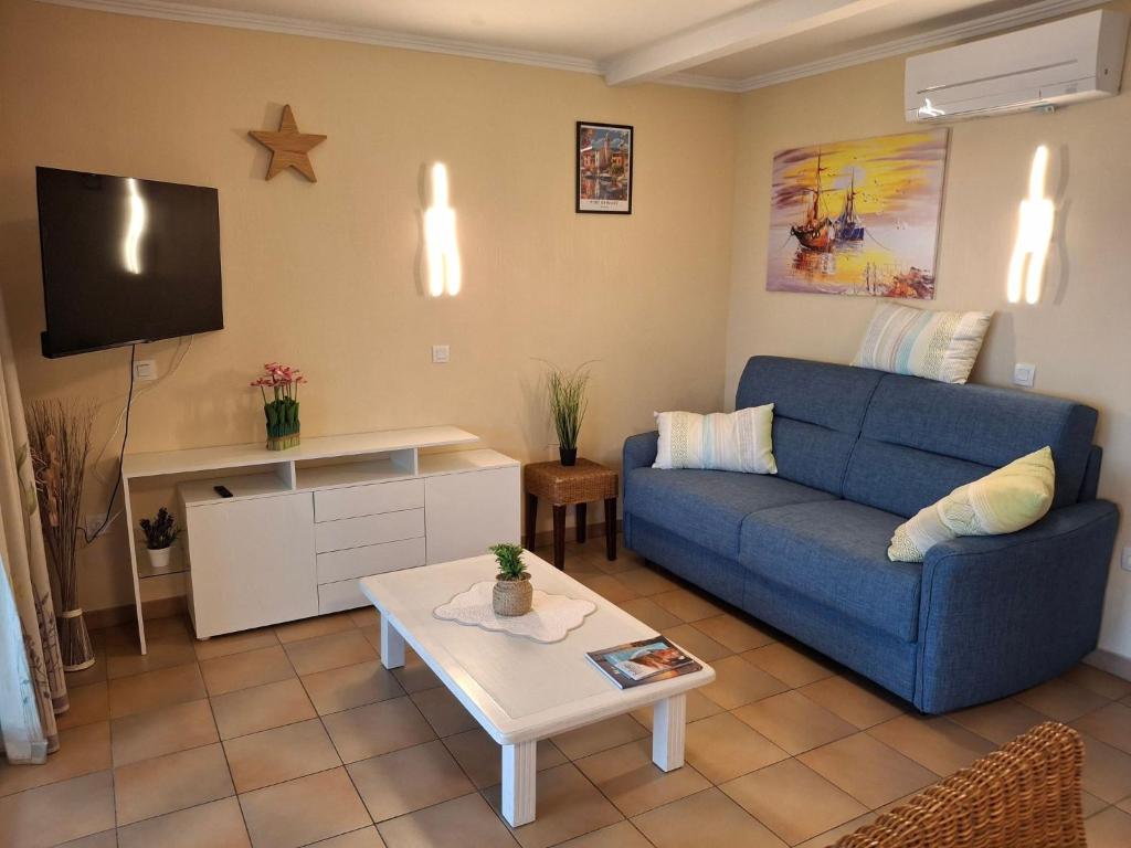 Apartment Urlaub in Port Grimaud 6 Personen Meerblick by Interhome - 1