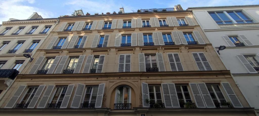 Stylish and private setting Rue des Martyrs, Paris 9th arrondissement - 5