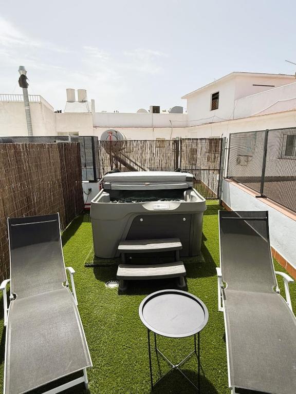 Luxury beach penthouse with Jacuzzi - 3