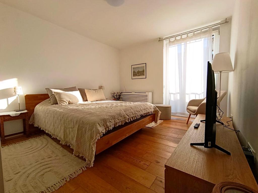 Chic & Comfy Hideaway in the Heart of the City - 3
