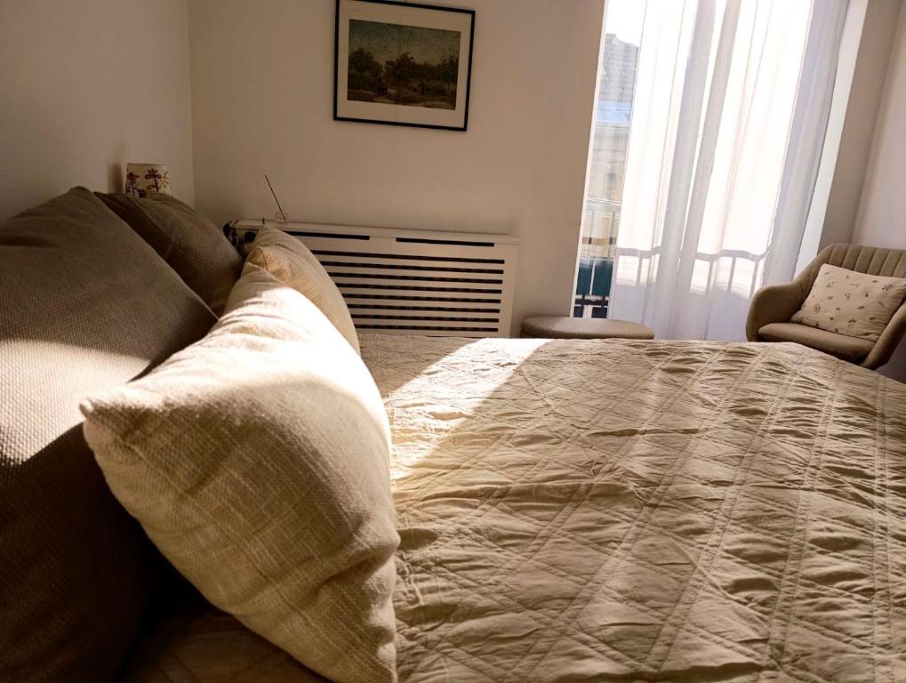 Chic & Comfy Hideaway in the Heart of the City - 4
