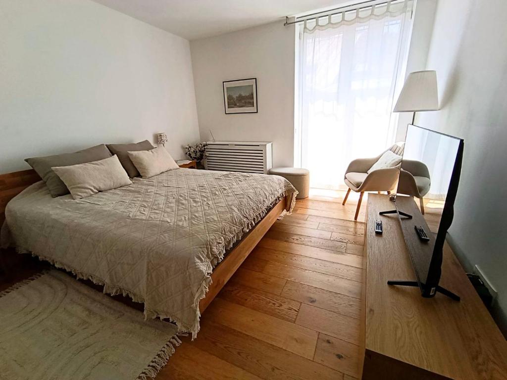 Chic & Comfy Hideaway in the Heart of the City - 1