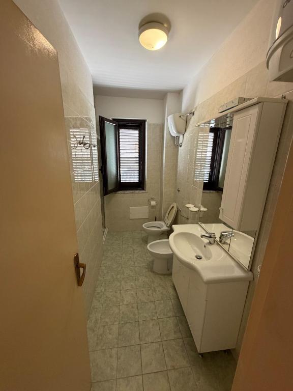 Spacious family apartment with services - 4