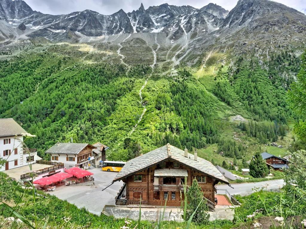 Apartment La Patrouille des Glaciers by Interhome - 1