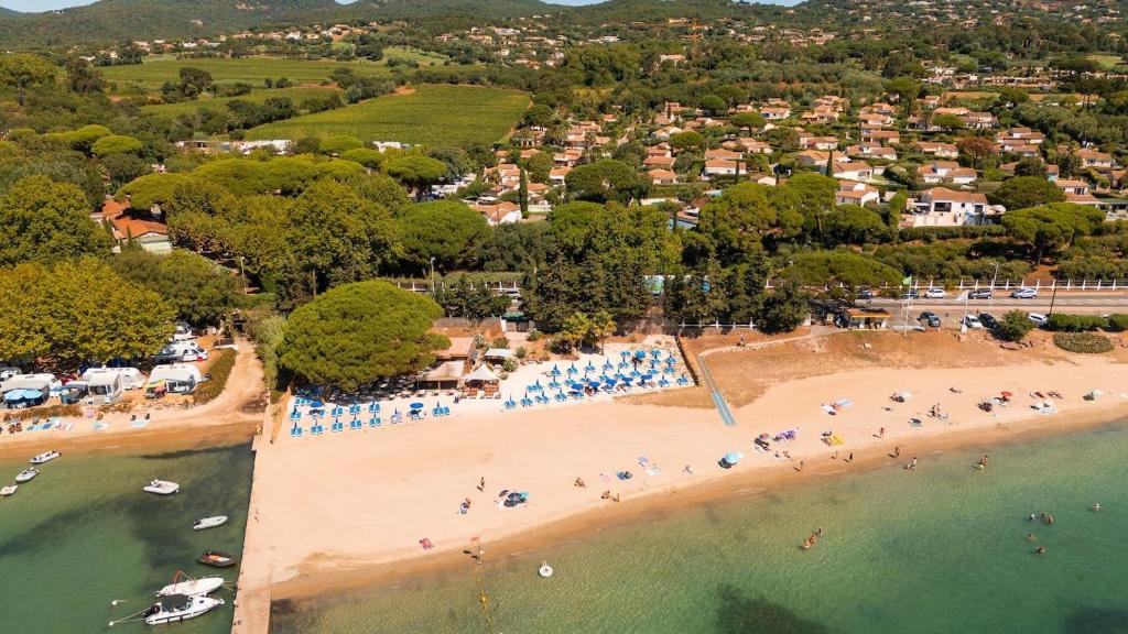 Villa dans Domaine avec piscine et accès plage privée les rives de Beauvallopn - 4