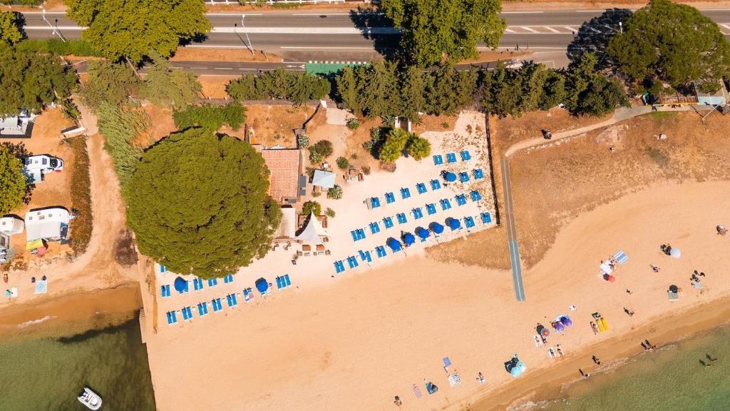 Villa dans Domaine avec piscine et accès plage privée les rives de Beauvallopn - 3
