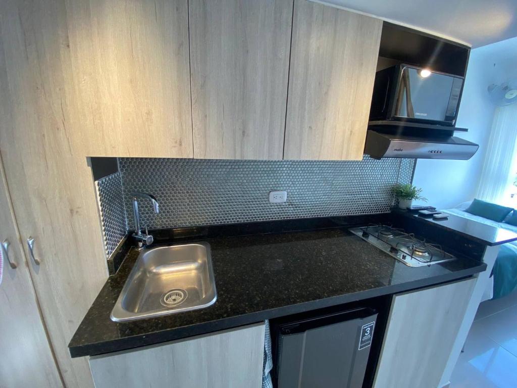 VIP Nomad Nest in New PH with Air C, Kitchen, steps to Metroplus - 4