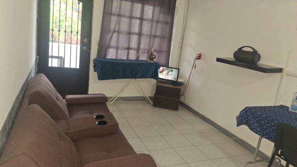 Spacious home near the airport - 2