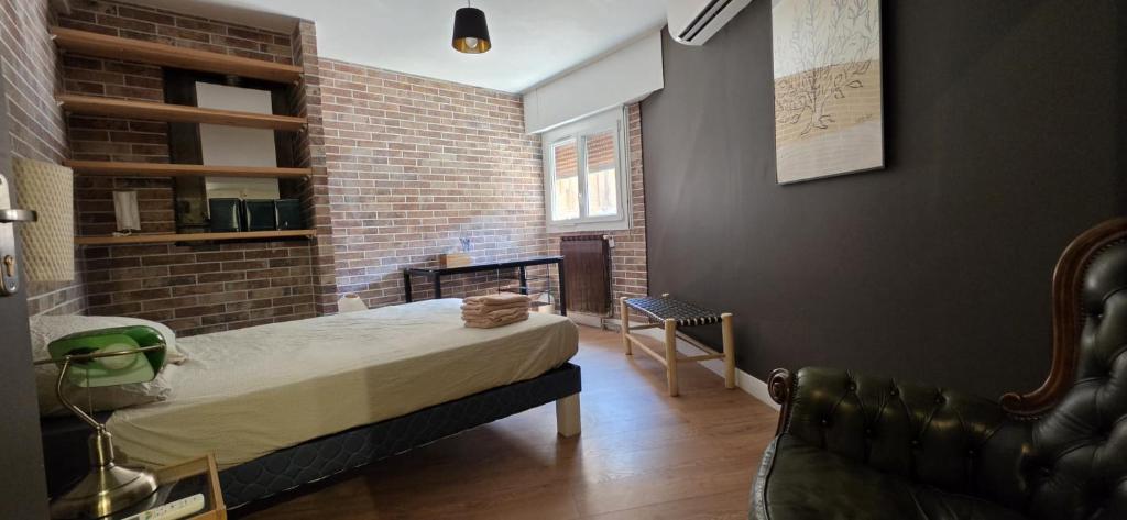 2 bedroom appartment in city center with air conditionned in calm street - 3