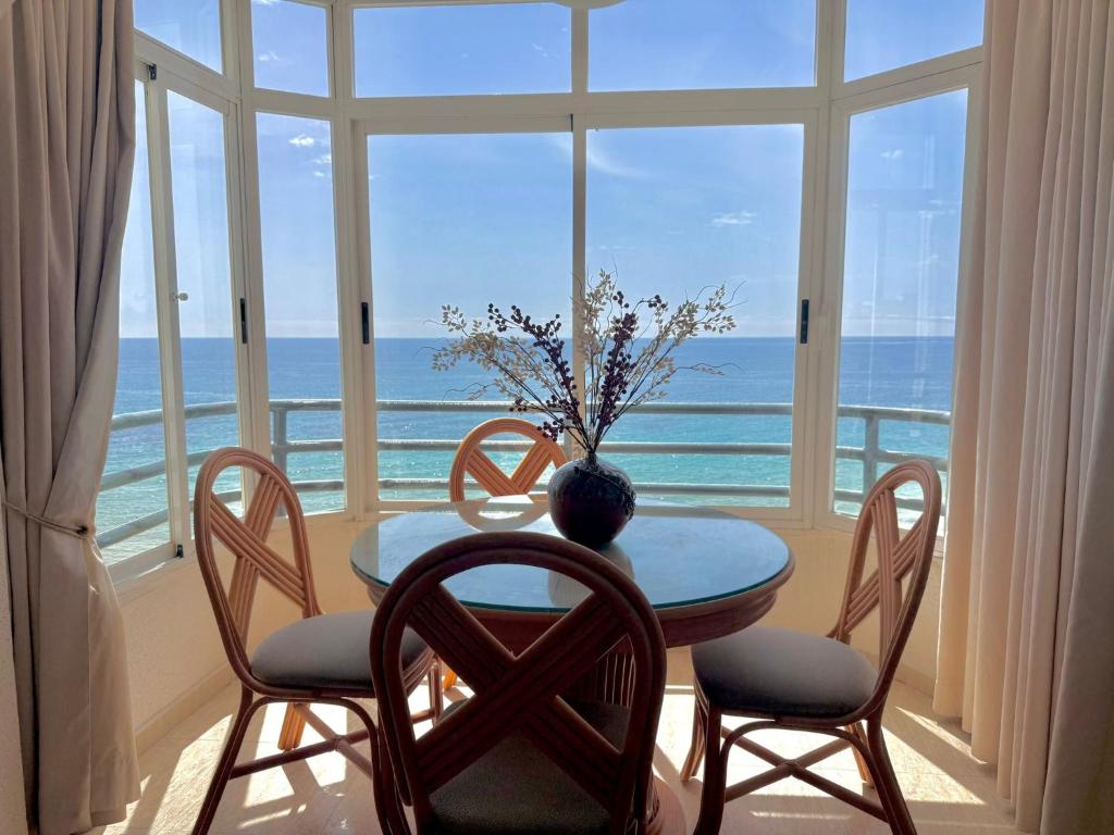 Apartamento en primera linea playa Arenal con 2 dormitorios - 2