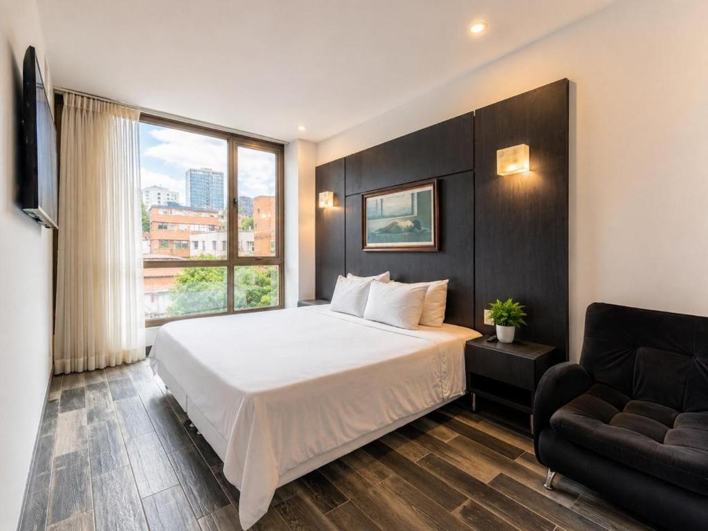 Luxury Suite Torre Poblado, 1 Min to Parque Lleras, Sleeps 4 - 1