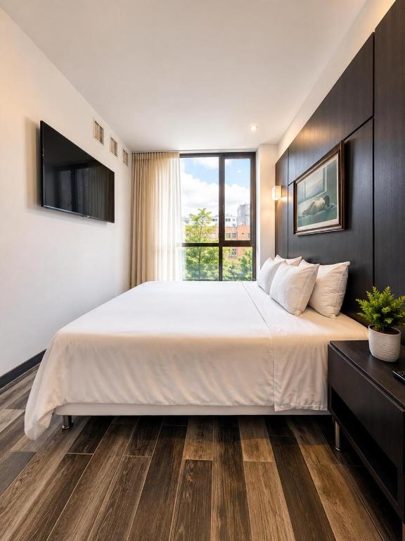 Luxury Suite Torre Poblado, 1 Min to Parque Lleras, Sleeps 4 - 3