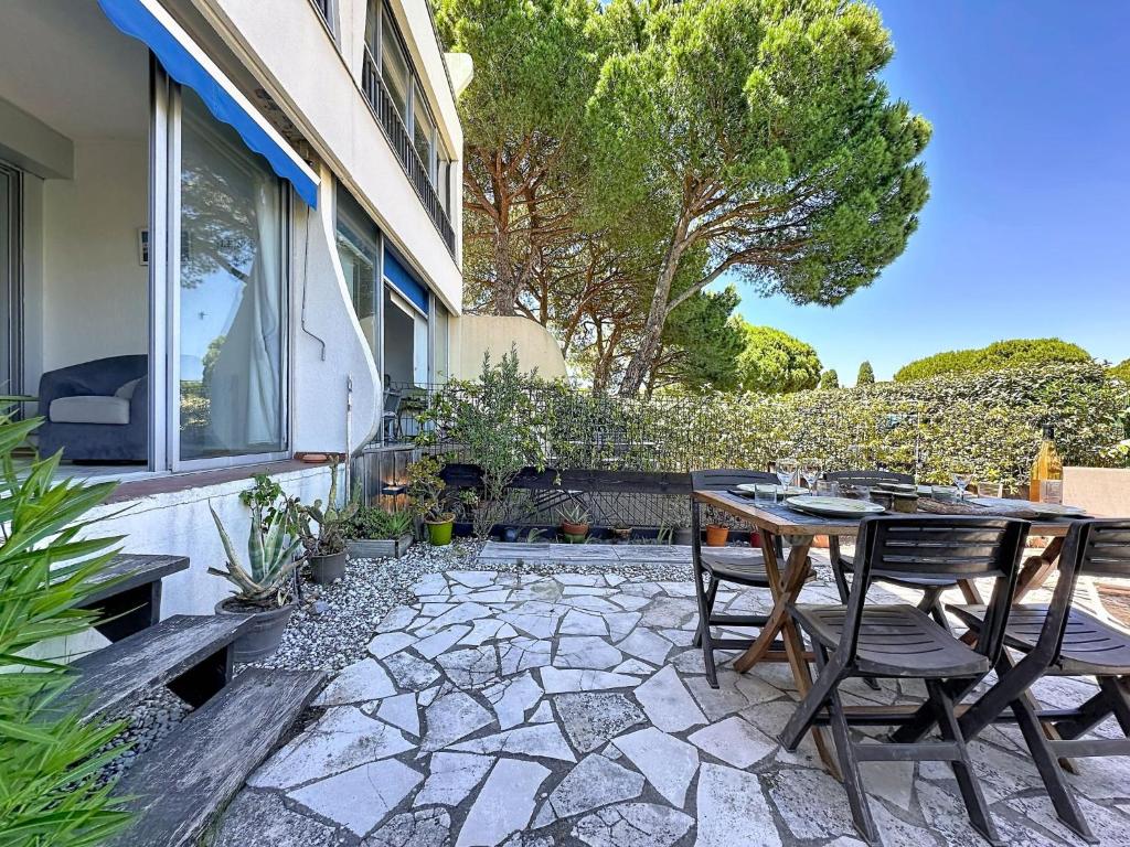 Apartment Les Jardins du Port-12 by Interhome - 1