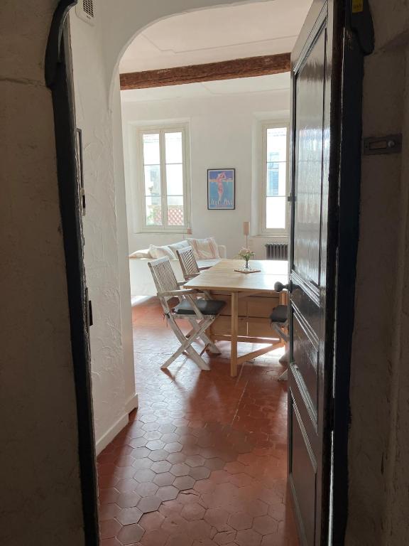 Cosy and authentic apartment in old Antibes - 2