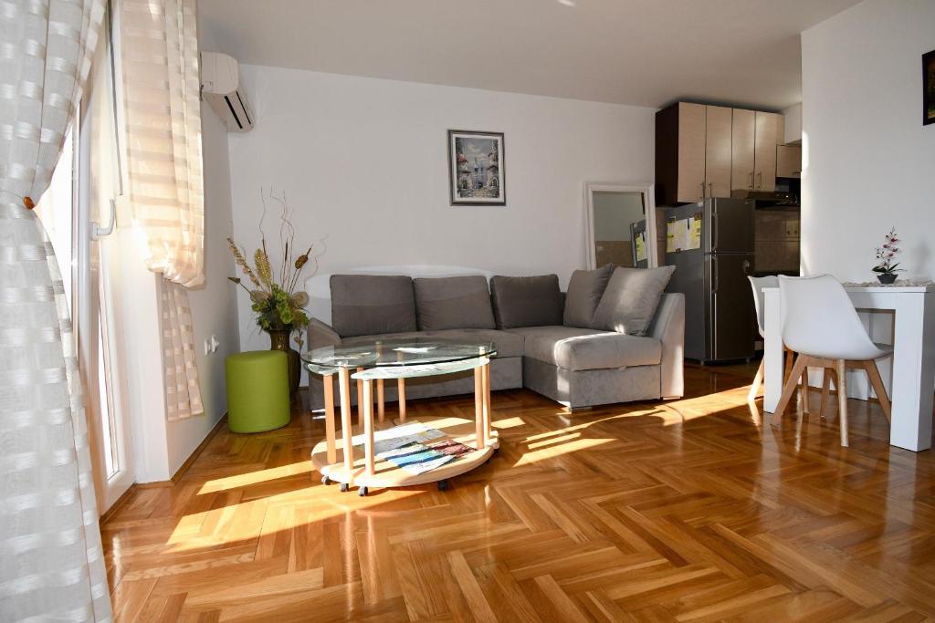 Riverside Apartment - 4