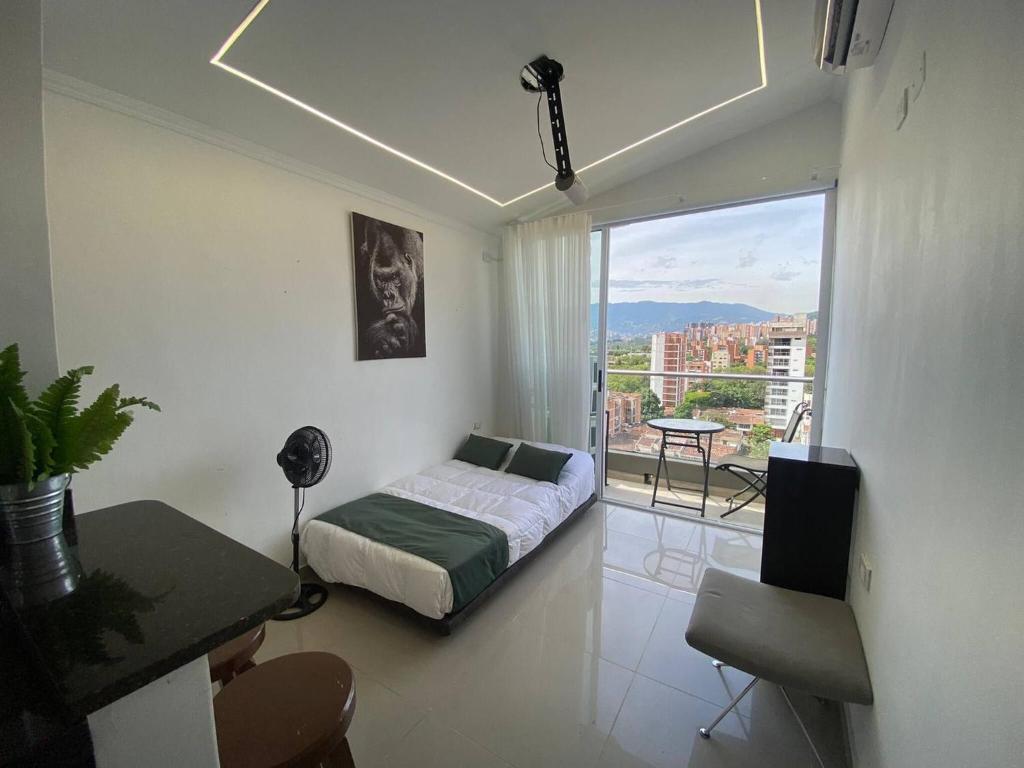 New Nomad Nest PH balcony, AC, kitch, metroplus - 5