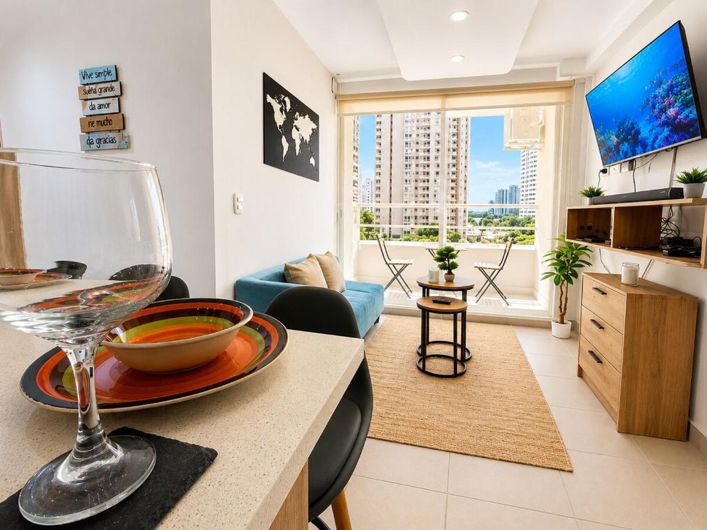 Coral Bay Apartment, Pool, Wifi & Beach - 3