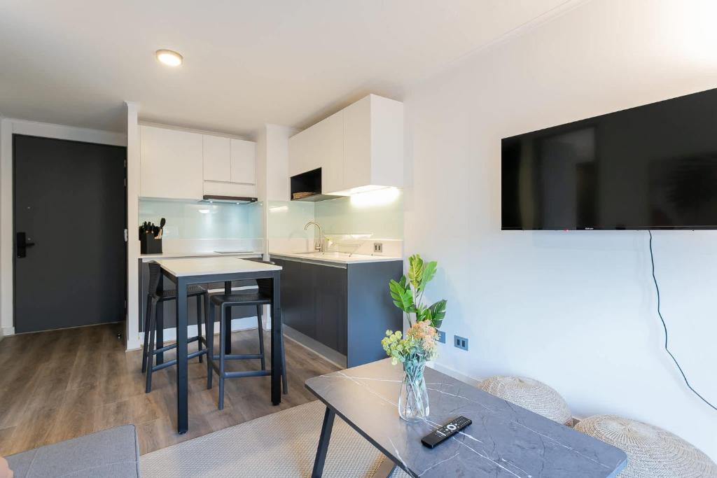 Modern 1BR Flat in Prime Location Ricardo Lyon - 3