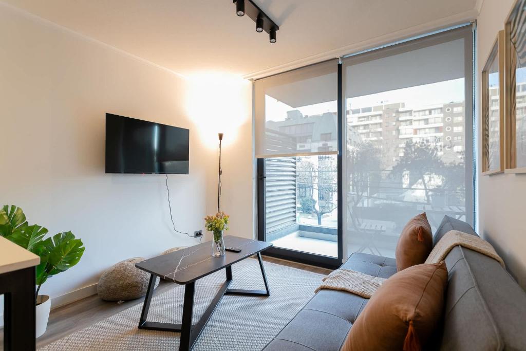 Modern 1BR Flat in Prime Location Ricardo Lyon - 2