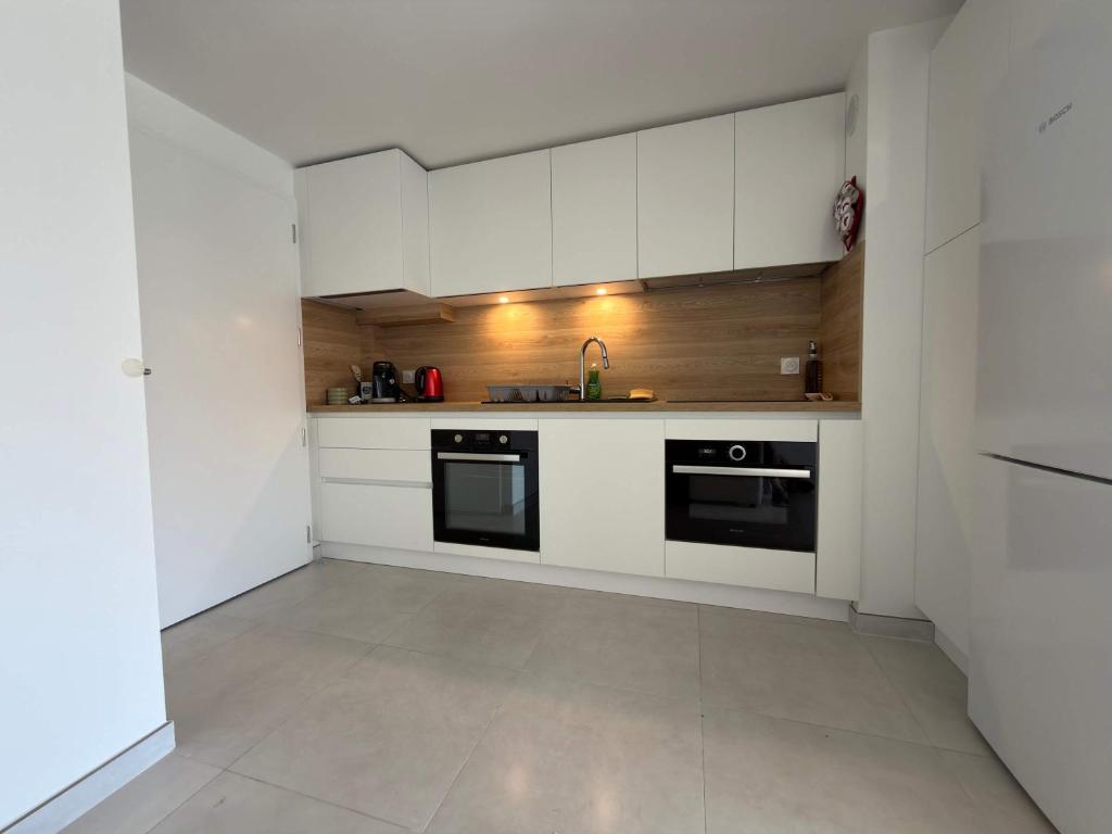 Charming apartment near the beach with pool and parking - 5