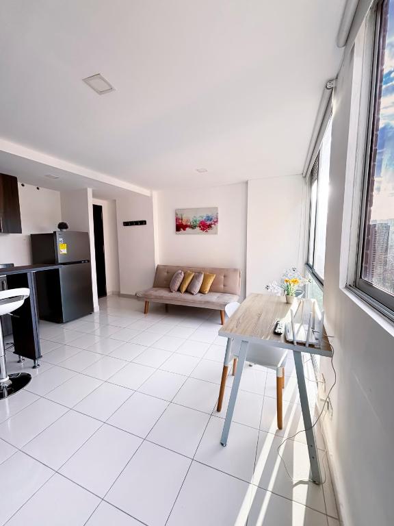 Modern Loft Near The Tesoro Mall - 3