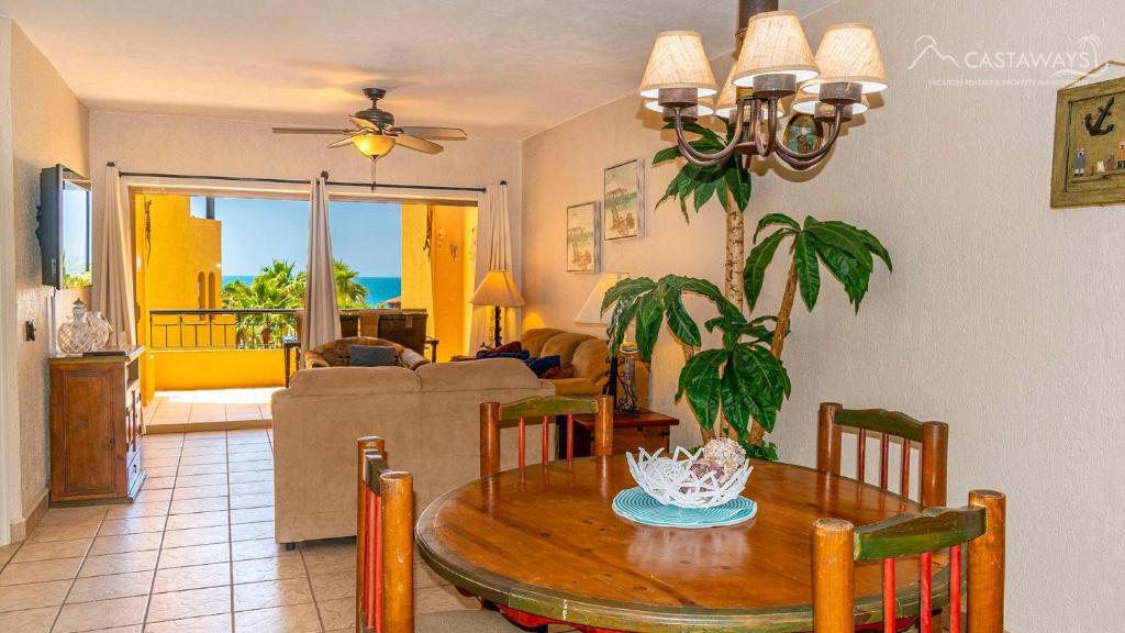 Beachfront Condo 2BR Sleeps 4 Pools & Hot Tubs - 1